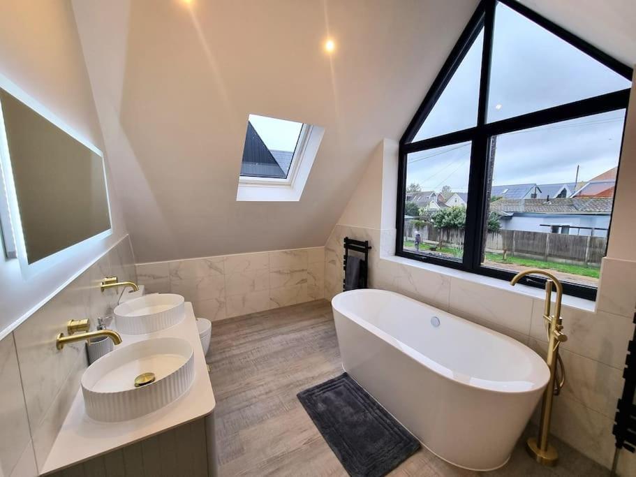 Brand New, Stunning Beachside House Seasalter Eksteriør billede