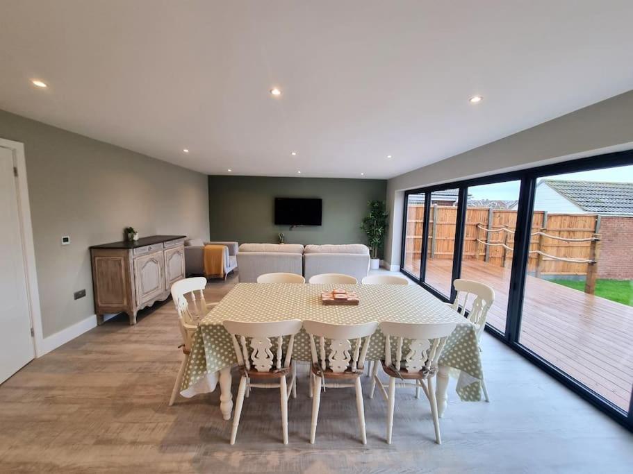 Brand New, Stunning Beachside House Seasalter Eksteriør billede